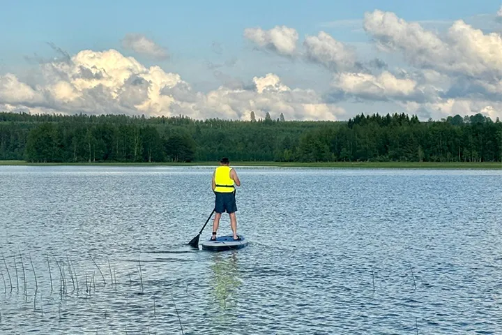 Kolbackens Camping & Stugby - SUP boarding på sjön